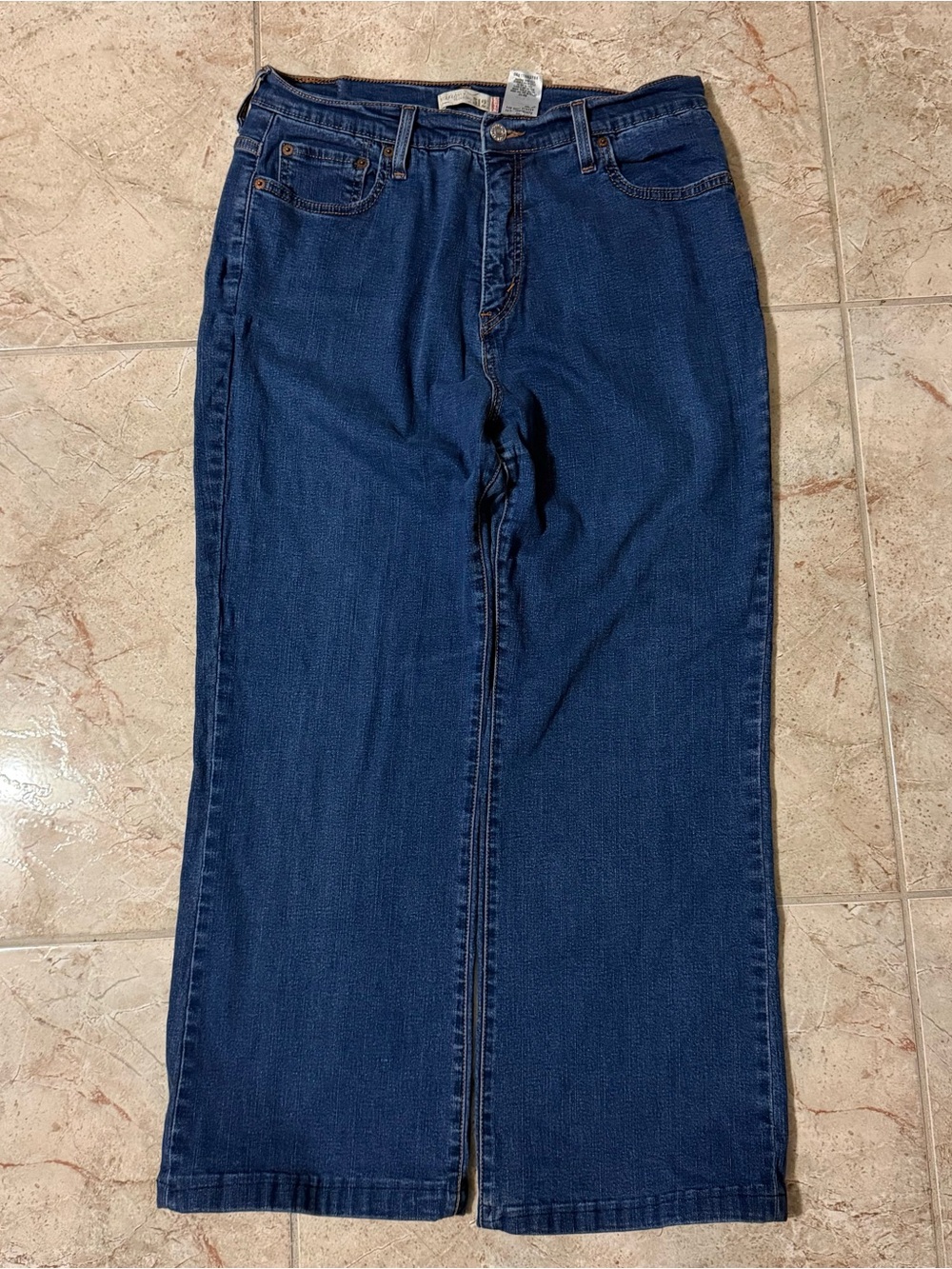 Levi’s 512 Perfectly Slimming blue denim jeans in size 16M.